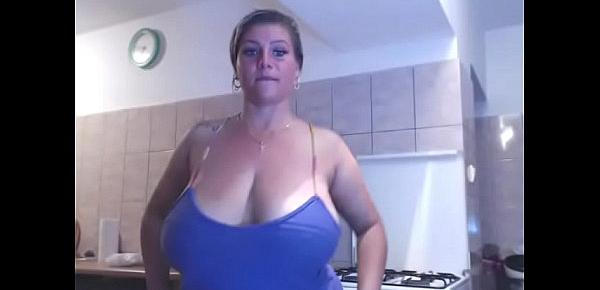  Mom showing big tits on webcam